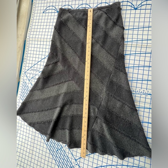 LENA GABRIELLE Black Trumpet Skirt TEXTURED  FABRIC ASYMMETRICAL STRIPES Sz 8 - Picture 5 of 7